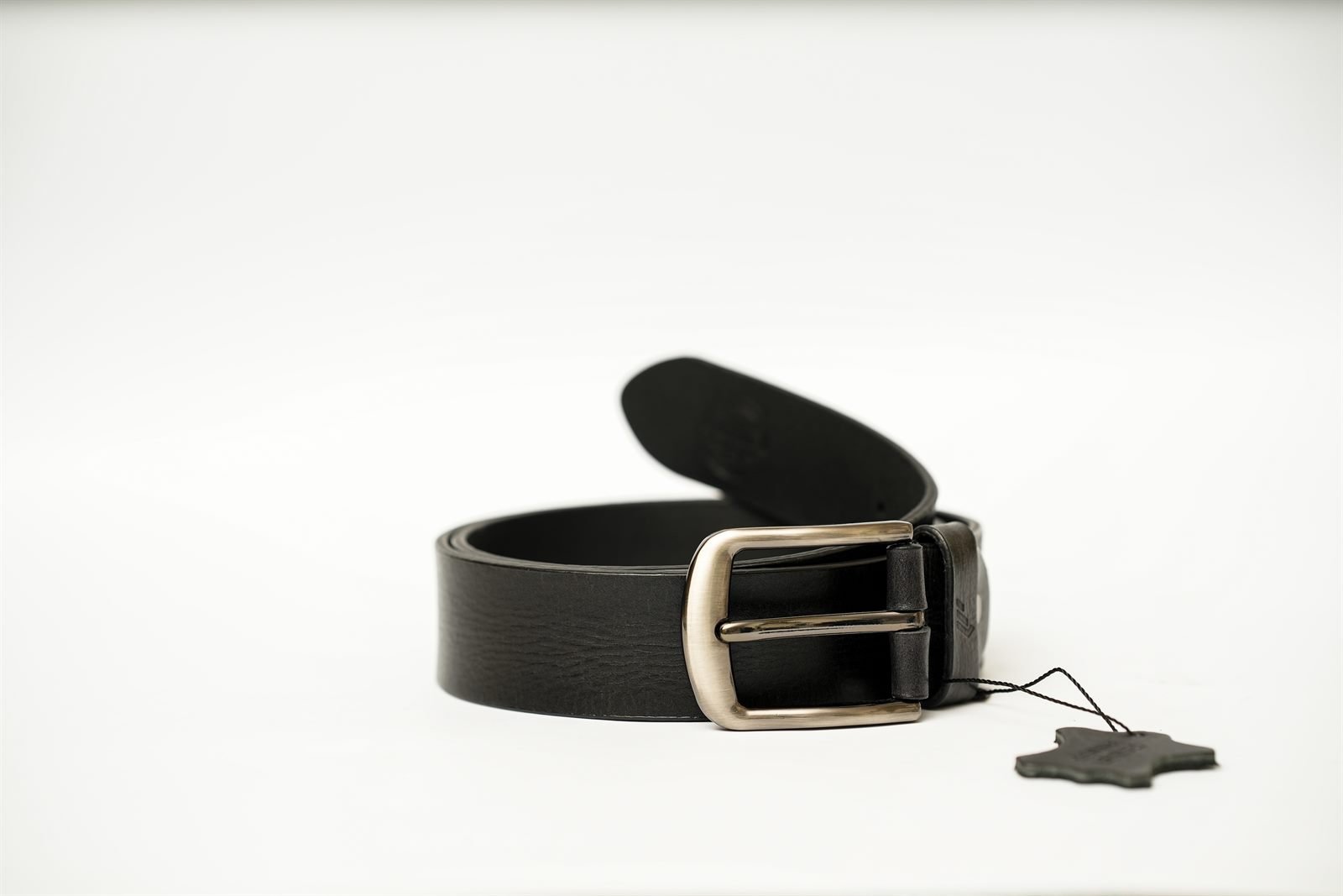 Attaro - genuine leather belt in classic black